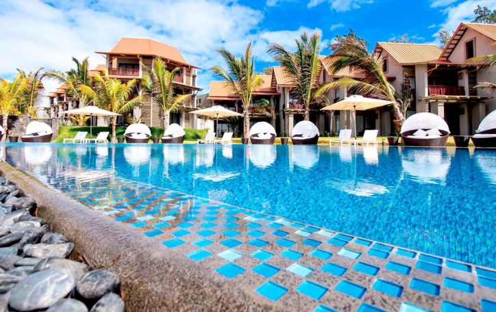 Crystals Beach Resort & Spa 5*