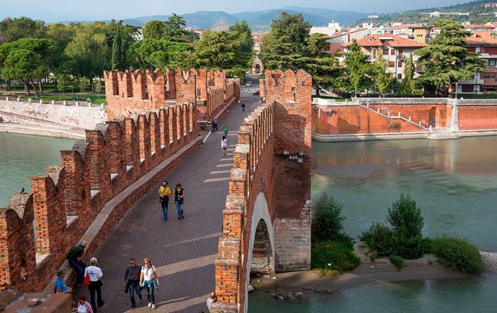 Naujieji metai Veronoje - gražiausios šventės ten, kur meile degė Romeo ir Džiuljeta